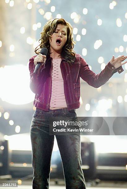 American Idol winner Kelly Clarkson sings after winning the contest at the Kodak Theatre in Hollywood, Ca., Sept. 4, 2002.