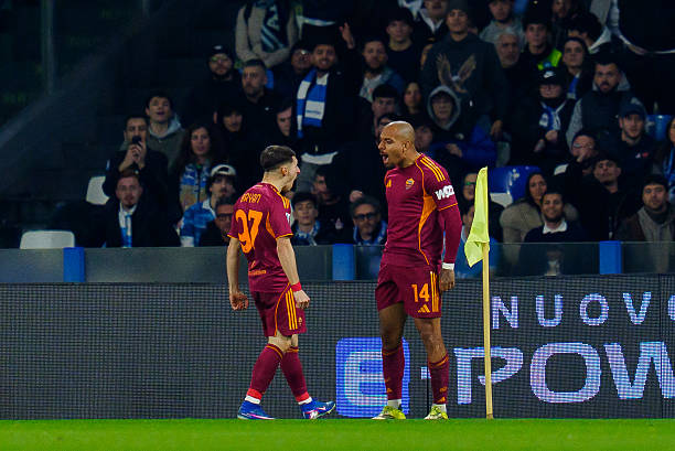 Donyell Malen of AS Roma celebrates with Bryan Zaragoza after scoring first goal during the serie Serie A Enilive match between SSC Napoli and AS...