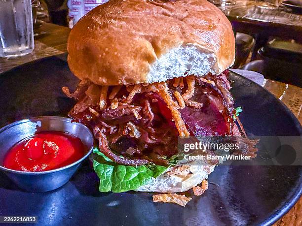 burger with pastrami - pastrami burger stock pictures, royalty-free photos & images