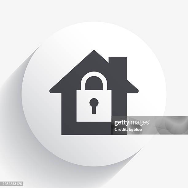 ilustraciones, imágenes clip art, dibujos animados e iconos de stock de seguridad en casa - casa con candado. icono en el botón circular con sombra larga - alarma de seguridad