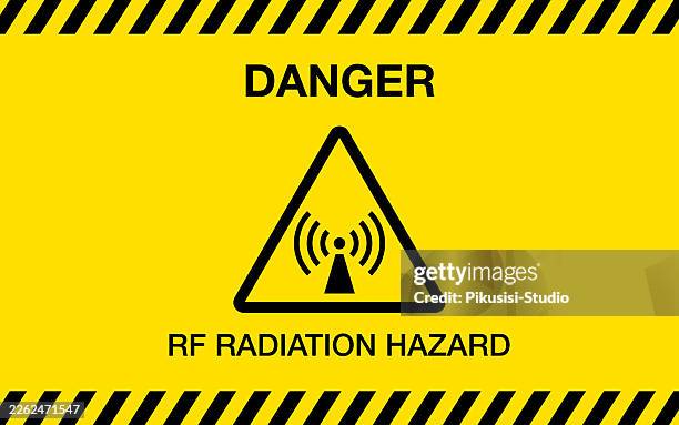 stockillustraties, clipart, cartoons en iconen met danger rf radiation hazard warning sign with striped border - waarschuwingssymbool