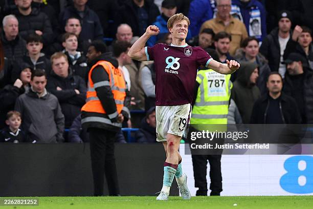 Zian Flemming of Burnley celebrates scoring his team's first goal during the Premier League match between Chelsea and Burnley at Stamford Bridge on...