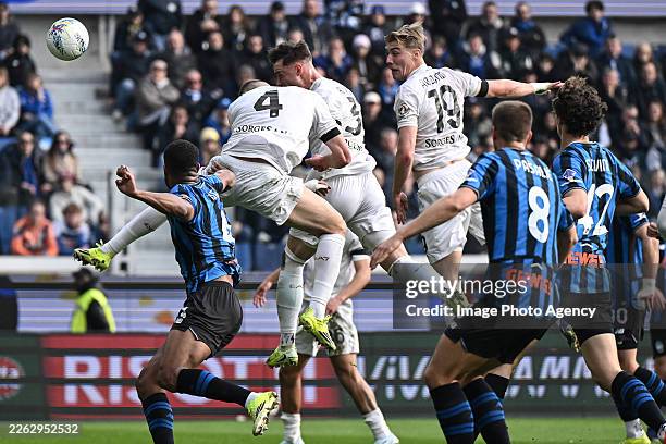 BERGAMO, ITALY Sam Beukema of Napoli scores goal during the Serie A match between Atalanta BC and SSC Napoli at Gewiss Stadium on February 22, 2026...