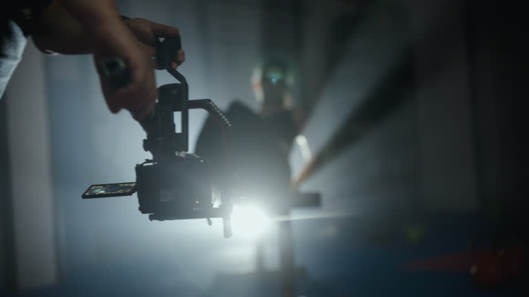 https://media.gettyimages.com/id/2263561274/video/professional-videographer-operating-cinema-camera-during-fitness-studio-recording-session.jpg?b=1&s=640x640&k=20&c=rak5TKOjZOy5e4inpJUszOZqoilSiQr0-Jsn3a9X3dI=