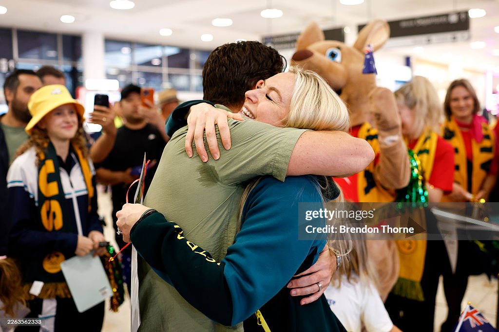 Australian Winter Olympic Medallists Cooper Woods & Danielle Scott Arrive Home