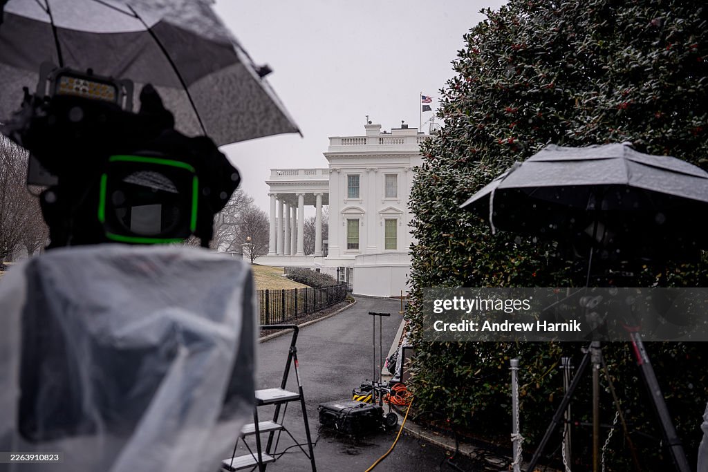 New Snowfall Dusts Washington DC