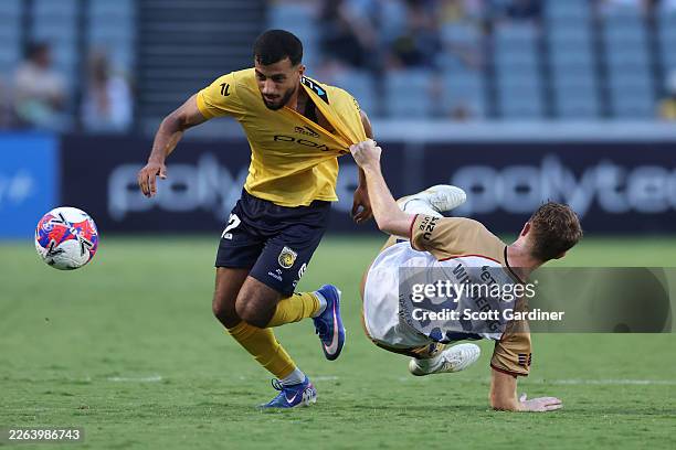 Ali Auglah of the Mariners competes for the ball with Daniel Wilmering of the Jetsduring the round 19 A-League Men match between Central Coast...