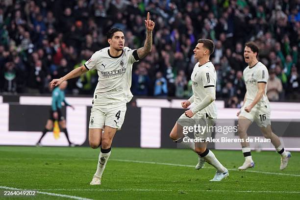 Kevin Diks of Borussia Monchengladbach celebrates scoring his team's first goal during the Bundesliga match between Borussia Mönchengladbach and 1....