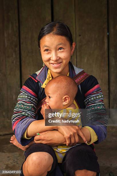 smiling mother and baby, sapa, vietnam - vietnamese culture stock pictures, royalty-free photos & images