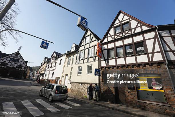 March 2026, Koblenz: Houses stand at the approximate impact site of a meteorite in the Güls district of Koblenz. A piece of meteorite damaged the...