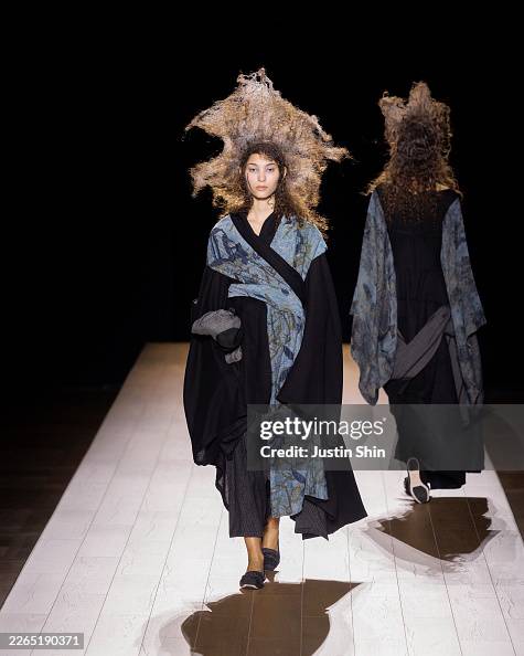 Yohji Yamamoto - Runway - Paris Fashion Week - Womenswear Fall/Winter 2026-2027 Yohji Yamamoto - Runway - Paris Fashion Week - Womenswear Fall/Winter 2026-2027