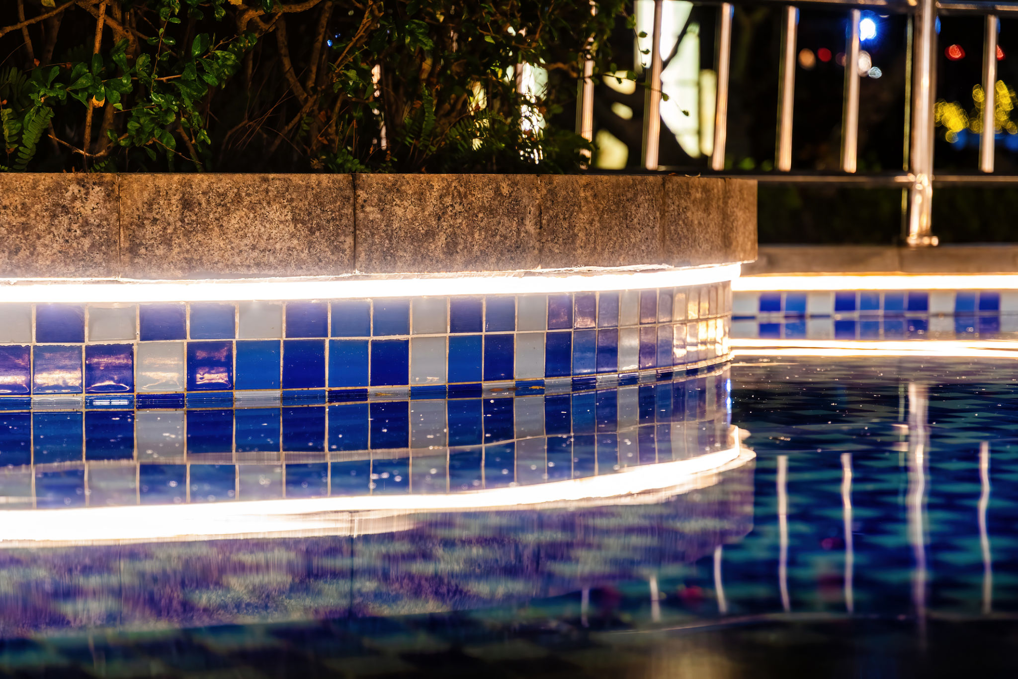 pool lighting features