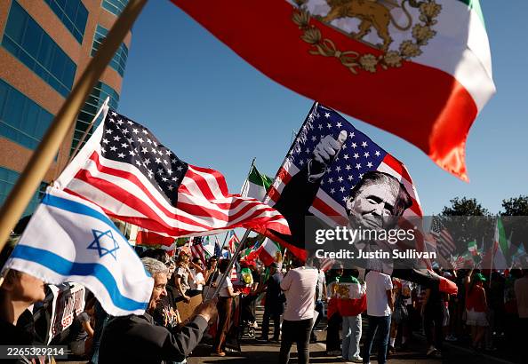 The Iranian Community Of Los Angeles Demonstrates In Support Of President Trump's War On Iran The Iranian Community Of Los Angeles Demonstrates In Support Of President Trump's War On Iran