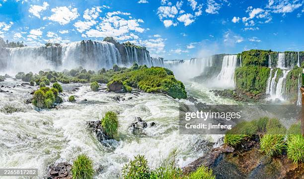 parque nacional de las cataratas iguazú, estado de paraná, brasil - cataratas del iguazú fotografías e imágenes de stock