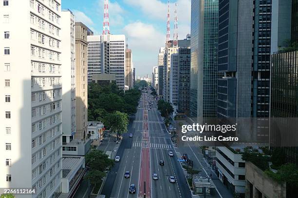 paulista avenue - financial district of são paulo - avenida imagens e fotografias de stock