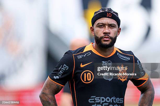Memphis Depay of Corinthians looks on during the Brasileirao 2026 match between Santos and Corinthians at Estadio Urbano Caldeira on March 15, 2026...