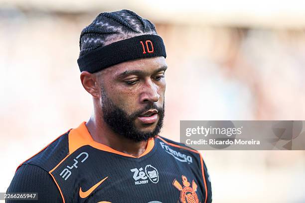 Memphis Depay of Corinthians looks on during the Brasileirao 2026 match between Santos and Corinthians at Estadio Urbano Caldeira on March 15, 2026...