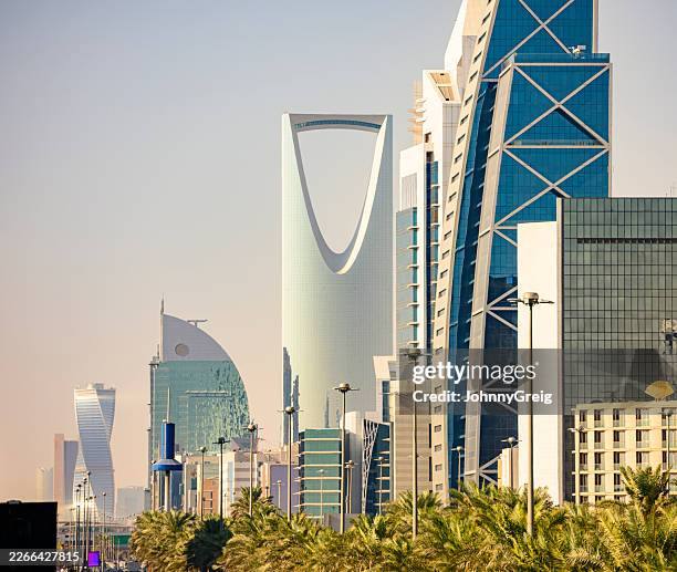 riyadh skyline featuring kingdom centre building and modern architecture - saudi arabia skyline stock pictures, royalty-free photos & images