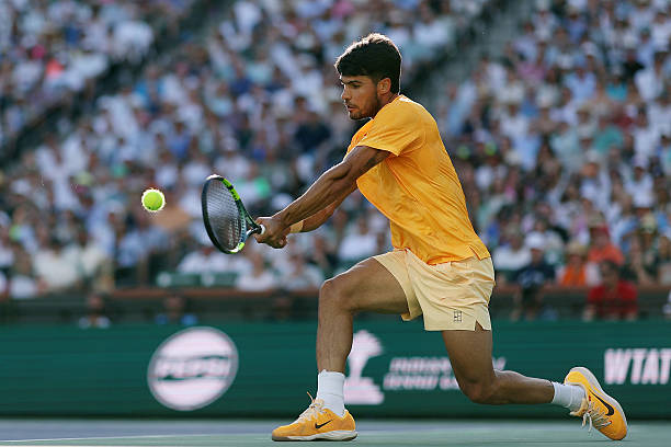 Carlos Alcaraz of Spain returns against Daniil Medvedev during their Men's Singles Semifinals match on Day 11 of the BNP Paribas Open at Indian Wells...