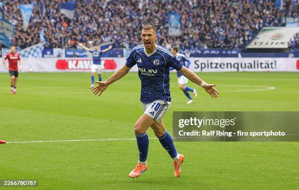 FC Schalke 04 v Hannover 96 - 2. Bundesliga FC Schalke 04 v Hannover 96 - 2. Bundesliga