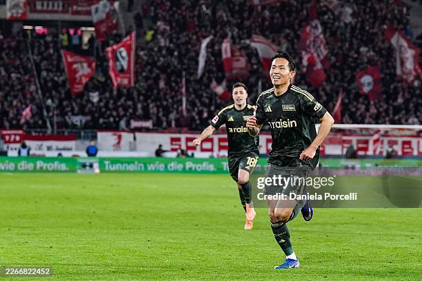 Logos Du Club De Football Allemand FC Bayern Munich Sur Une Tas Sur Une Table Copier L Espace Format De Banniere Web Image454034305 Logos Du Club De Football Allemand FC Bayern Munich Sur Une Tas Sur Une Table Copier L Espace Format De Banniere Web Image454034305