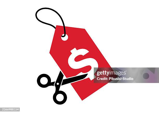 preisschild mit dem dollarzeichen, das mit einer schere halbiert wird, rabattetikett im angebot. - etikettieren stock-grafiken, -clipart, -cartoons und -symbole