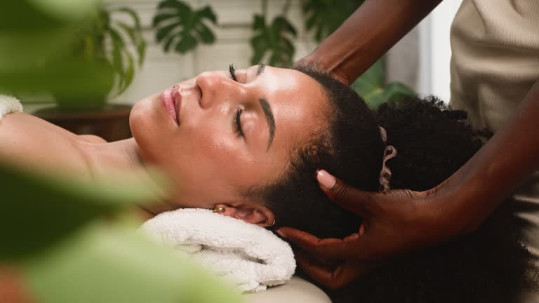 https://media.gettyimages.com/id/2267035061/video/a-relaxing-head-massage-for-a-black-woman-in-a-tranquil-spa-environment.jpg?b=1&s=640x640&k=20&c=bz2vYrHpK2iurjlzigrDY4D68Uf4FuxgrfAss4LiDSA=