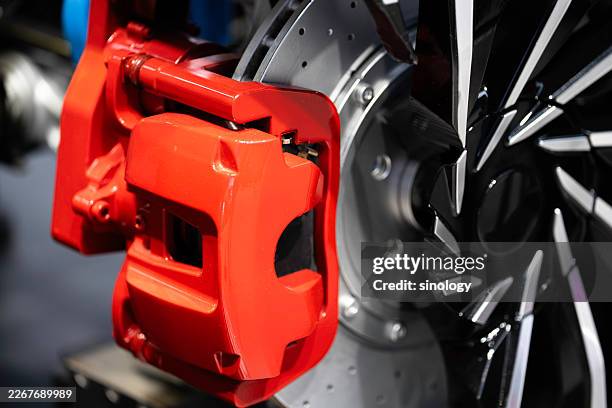 car brake caliper - calibrador fotografías e imágenes de stock
