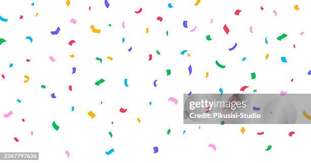 ilustraciones, imágenes clip art, dibujos animados e iconos de stock de explosión vibrante de confeti multicolor aislada sobre fondo blanco para celebraciones de fiesta, carnaval y festividad - carnaval evento de celebración