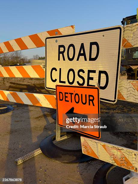 road closed detour sign - road closed stock pictures, royalty-free photos & images