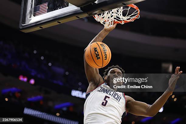 Tarris Reed Jr. #5 of the UConn Huskies dunks during the second half in the second round of the 2026 NCAA Men's Basketball Tournament at Xfinity...