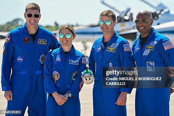Canadian Space Agency astronaut Artemis II Mission Specialist Jeremy Hansen, NASA astronaut and Artemis II Mission Specialist Christina Koch, NASA...