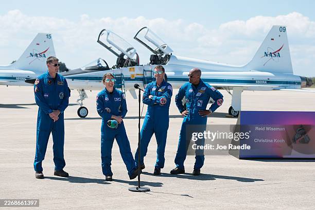 The Artemis II crew – mission specialist Jeremy Hansen of CSA , mission specialist Christina Koch, commander Reid Wiseman, and pilot Victor Glover –...