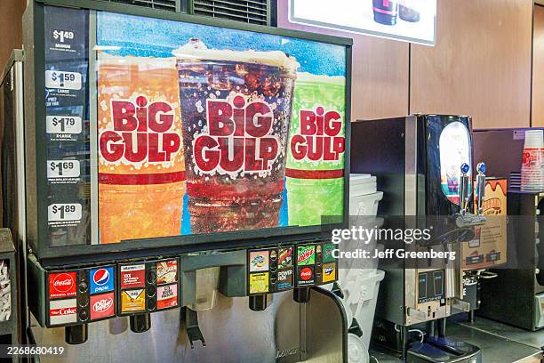 Miami, Florida, Brickell Financial District, SE 9th Street, 7-Eleven convenience store, Big Gulp soda fountain machine, soft drink dispenser .