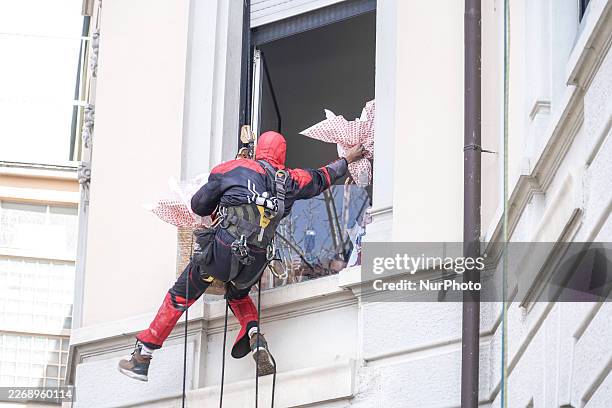 Spider Rappel 273,356 Marvel Photos & High Res Pictures - Getty Images