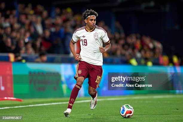 Lamine Yamal of Spain runs with the ball during the International Friendly match between Spain and Serbia at Estadio de la Ceramica on March 27, 2026...