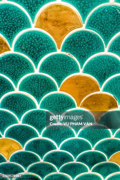 scalloped pattern background with enameled ceramic tiles on wall - enamel surface stock pictures, royalty-free photos & images