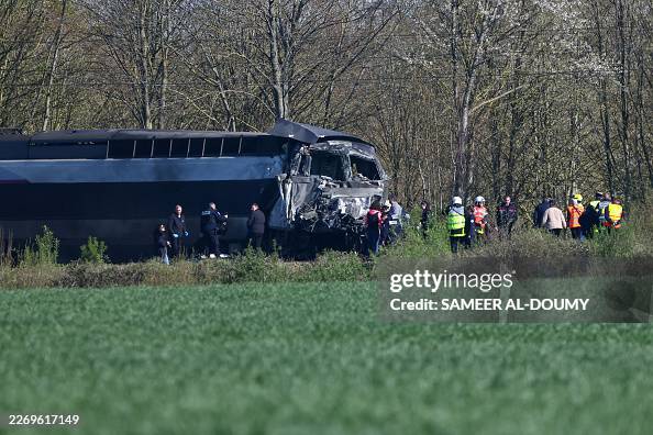 FRANCE-TRANSPORT-TRAIN-ACCIDENT FRANCE-TRANSPORT-TRAIN-ACCIDENT