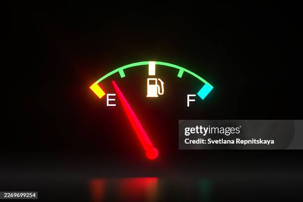 fuel gauge showing an empty tank with a red low warning signal - benzintank stock-fotos und bilder