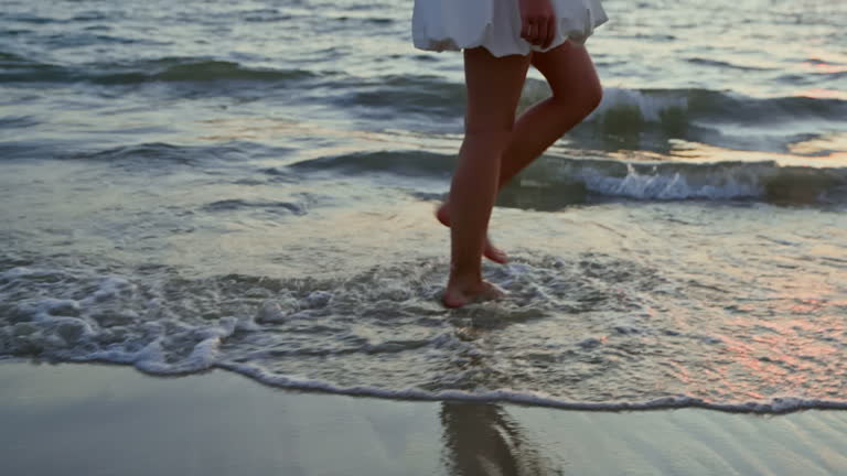 https://media.gettyimages.com/id/2269775945/video/close-up-of-woman-legs-walking-barefoot-on-beach-with-ocean-waves-splashing.jpg?b=1&s=640x640&k=20&c=XMoMPFDPJg4NH2SMnF1teLrULJMq_3I5LSDjhy5uh0I=
