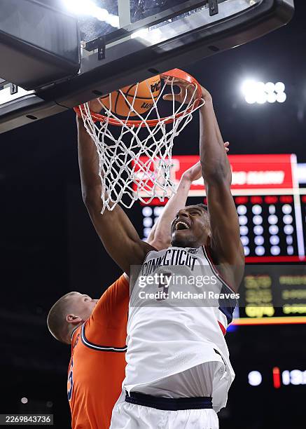 Tarris Reed Jr. #5 of the UConn Huskies dunks the ball against Ben Humrichous of the Illinois Fighting Illini in the first half of the Final Four of...