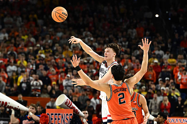 Braylon Mullins of the Connecticut Huskies passes off the ball against the Illinois Fighting Illini in the Final Four of the 2026 NCAA Men's...