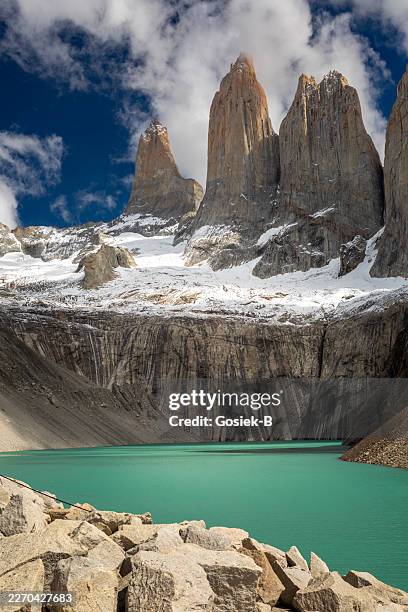 parque nacional torres del paine en la patagonia, chile - parque nacional de torres del paine fotografías e imágenes de stock