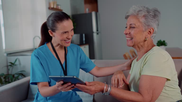https://media.gettyimages.com/id/2270438889/video/home-health-care-professional-using-a-tablet.jpg?b=1&s=640x640&k=20&c=0iC-85KN1dSsdBes2rQpJRC5dfx4FKOwZzVi1HUt94k=