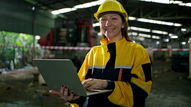 https://media.gettyimages.com/id/2270751682/video/female-worker-hard-hat-and-safety-jacket-using-laptop-during-factory-and-warehouse-industrial.jpg?b=1&s=640x640&k=20&c=X0qz02oi3_QdAqMRfk6YuYE_21QcVM28KUMfzWhPK58=
