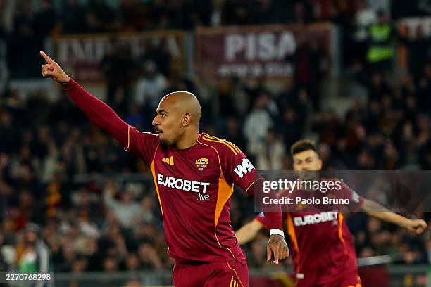 Donyell Malen of AS Roma celebrates after scoring the team's third goal during the Serie A match between AS Roma and Pisa SC at Stadio Olimpico on...