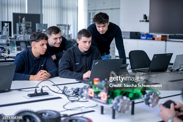 Siemens Trainees Learn To Use Artificial Intelligence Siemens Trainees Learn To Use Artificial Intelligence