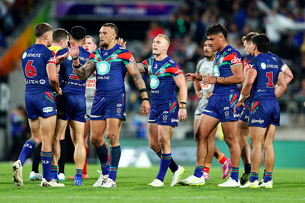 Warriors celebrate a turnover during the round eight NRL match between New Zealand Warriors and Dolphins at Hnry Stadium, on April 25 in Wellington,...