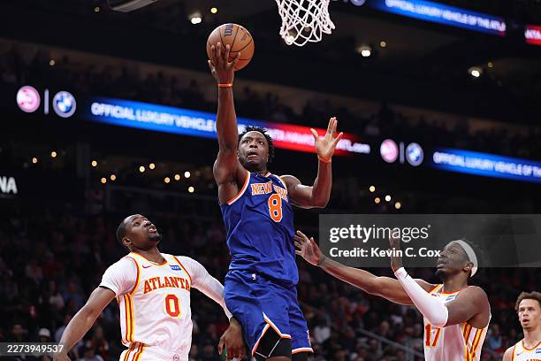 Og Anunoby of the New York Knicks shoots the ball in front of Onyeka Okongwu and Jonathan Kuminga of the Atlanta Hawks during the first half in Game...