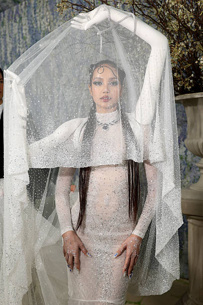 Lisa Stuns in Robert Wun at the 2026 Met Gala Event 6 Lisa Stuns in Robert Wun at the 2026 Met Gala Event 5